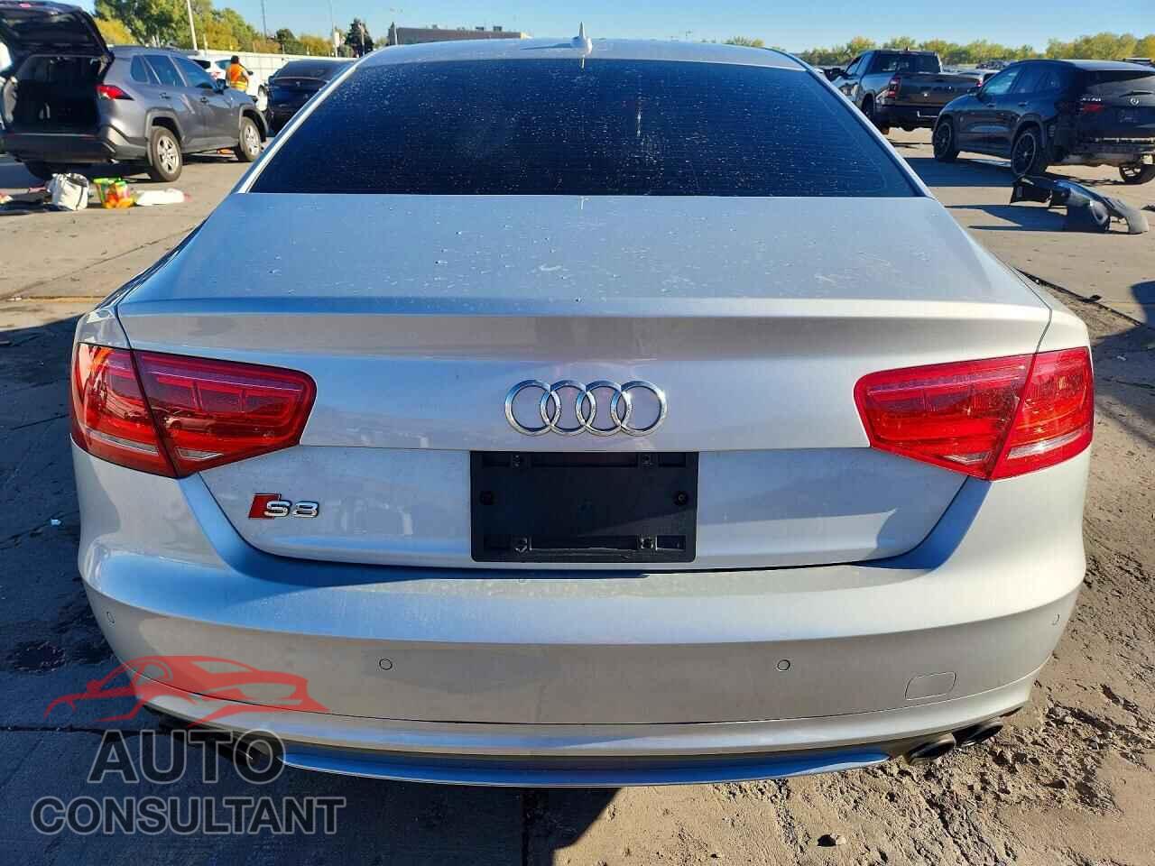 AUDI S8 2014 - WAUD2AFD4EN011134