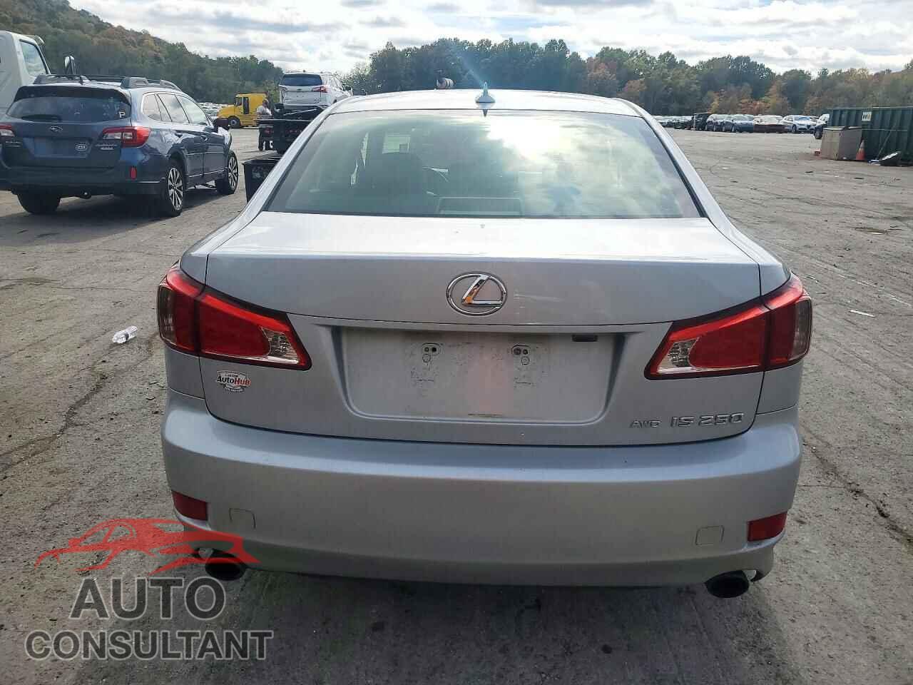 LEXUS IS 2011 - JTHCF5C22B5048321