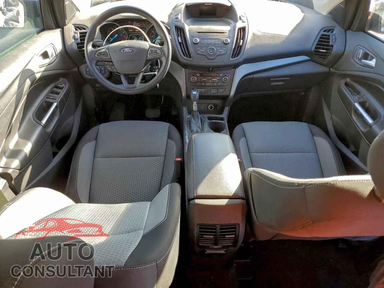 FORD ESCAPE 2017 - 1FMCU0GD8HUD38367