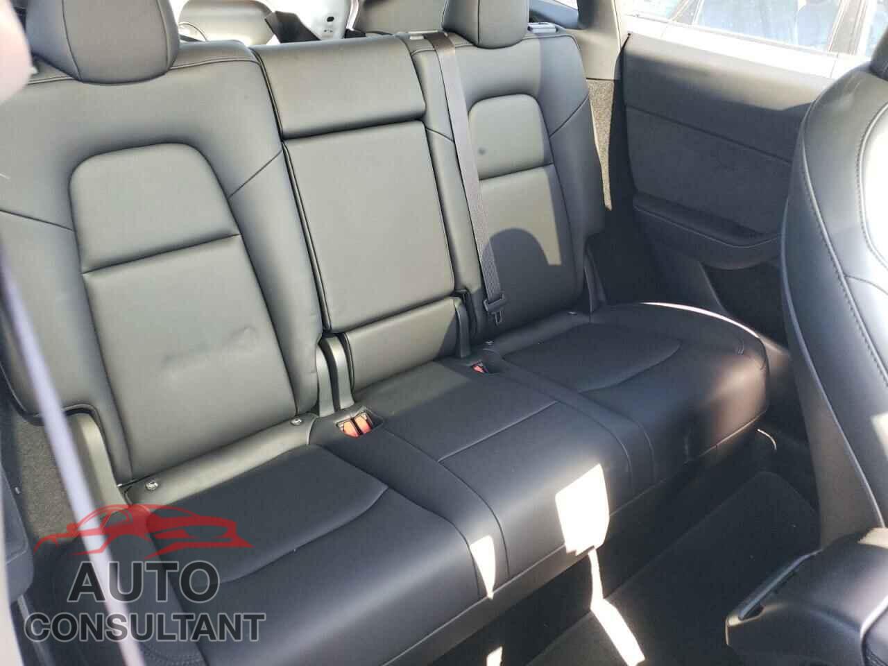 TESLA MODEL Y 2024 - 7SAYGDED5RF080253