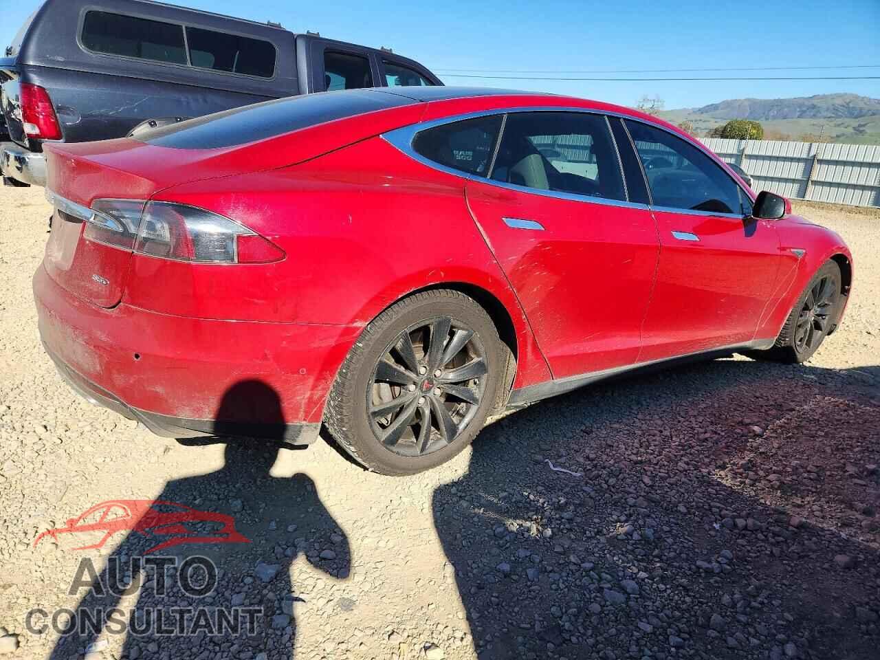 TESLA MODEL S 2015 - 5YJSA1E28FF105143