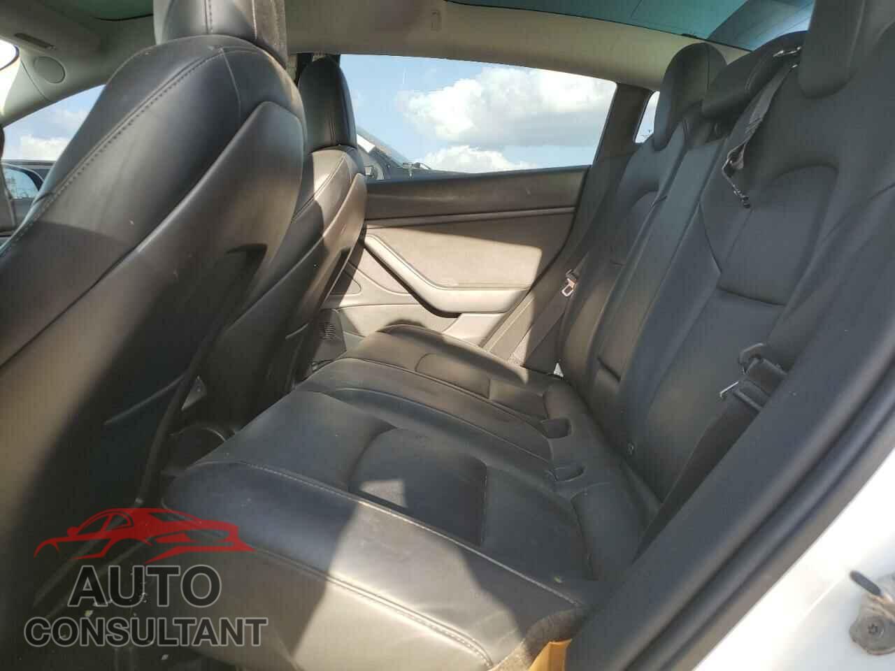 TESLA MODEL 3 2019 - 5YJ3E1EA7KF483285