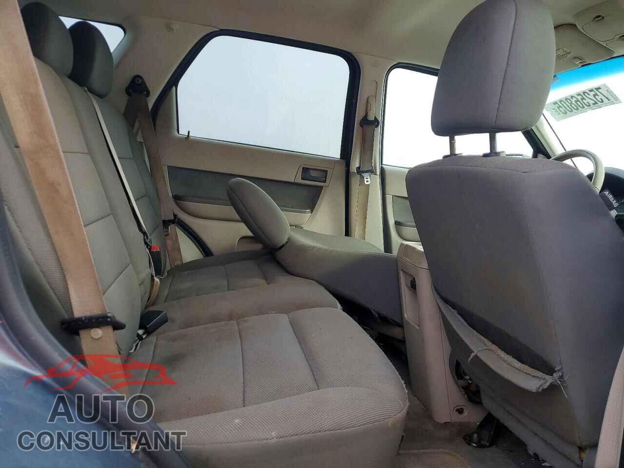 FORD ESCAPE 2010 - 1FMCU0D77AKB00672