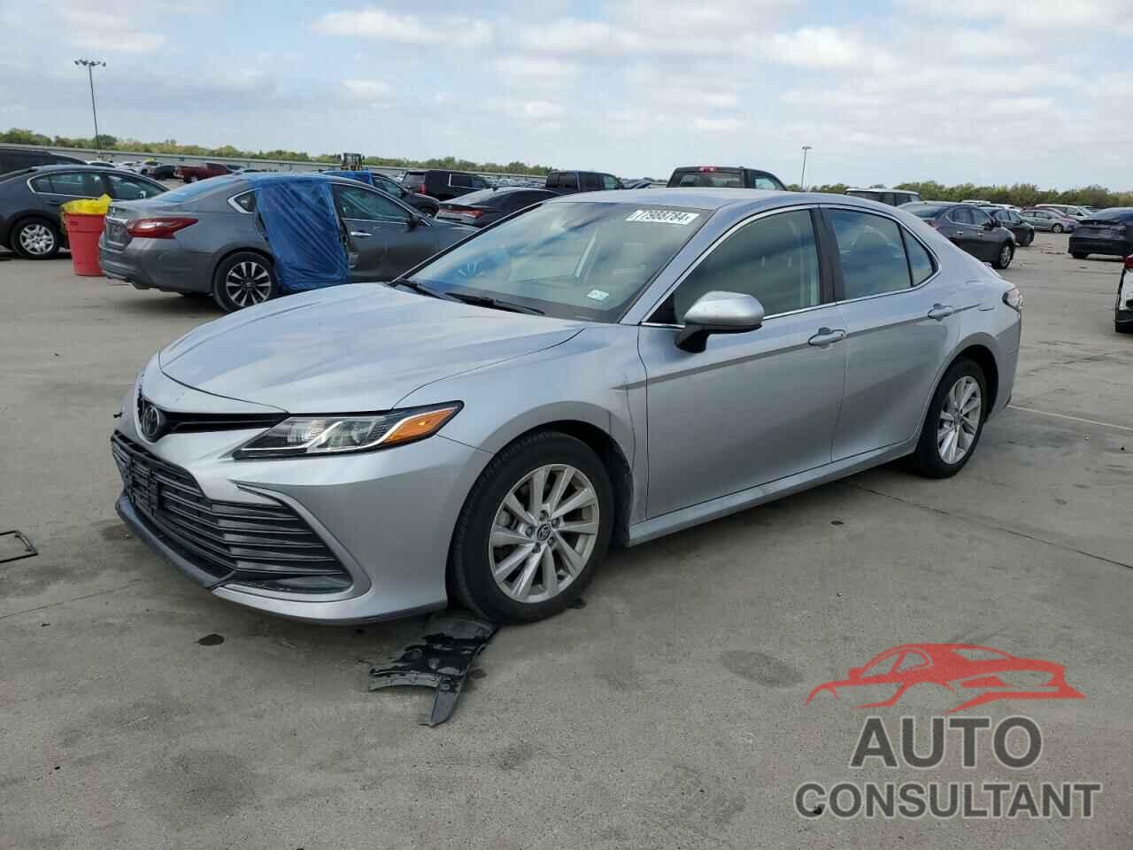 TOYOTA CAMRY 2022 - 4T1C11AK3NU698289