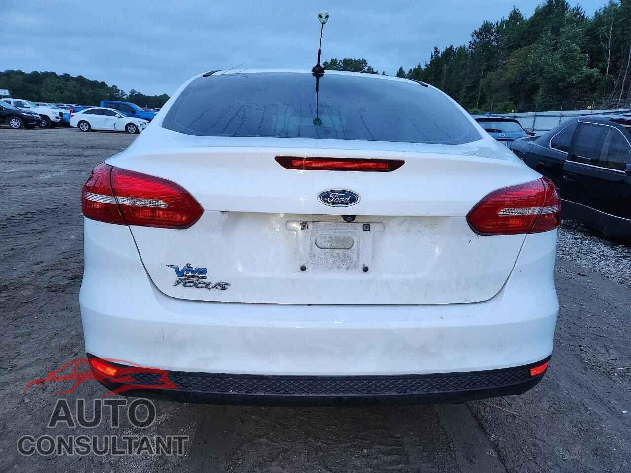 FORD FOCUS 2017 - 1FADP3E25HL257700