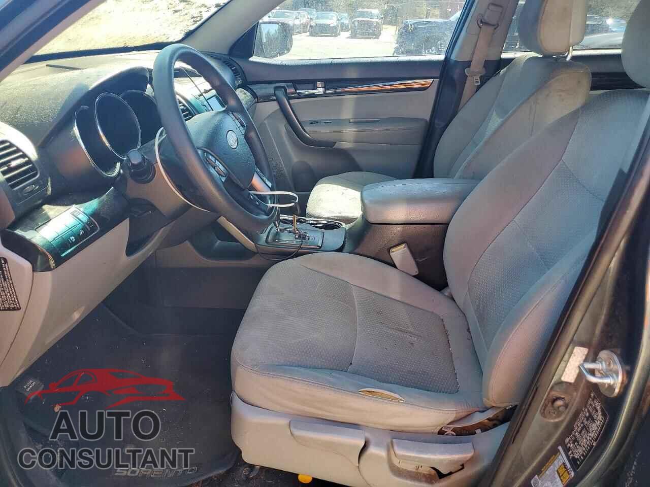 KIA SORENTO 2011 - 5XYKT3A10BG023087