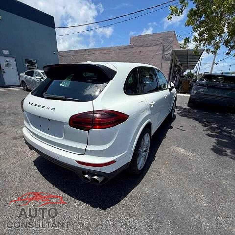 PORSCHE CAYENNE 2017 - WP1AE2A26HLA70970