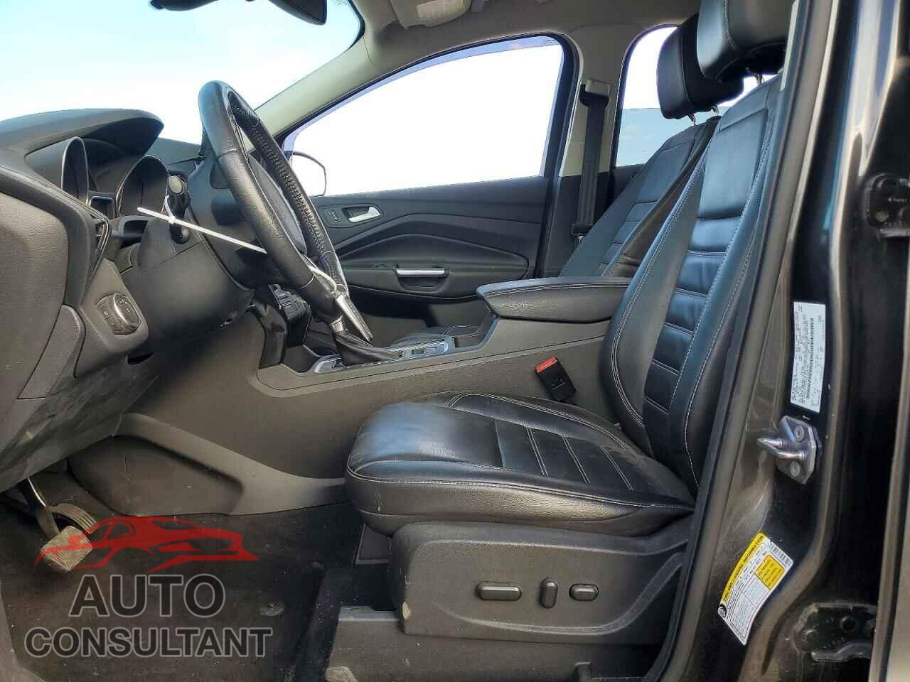 FORD ESCAPE 2017 - 1FMCU0JD5HUD36066