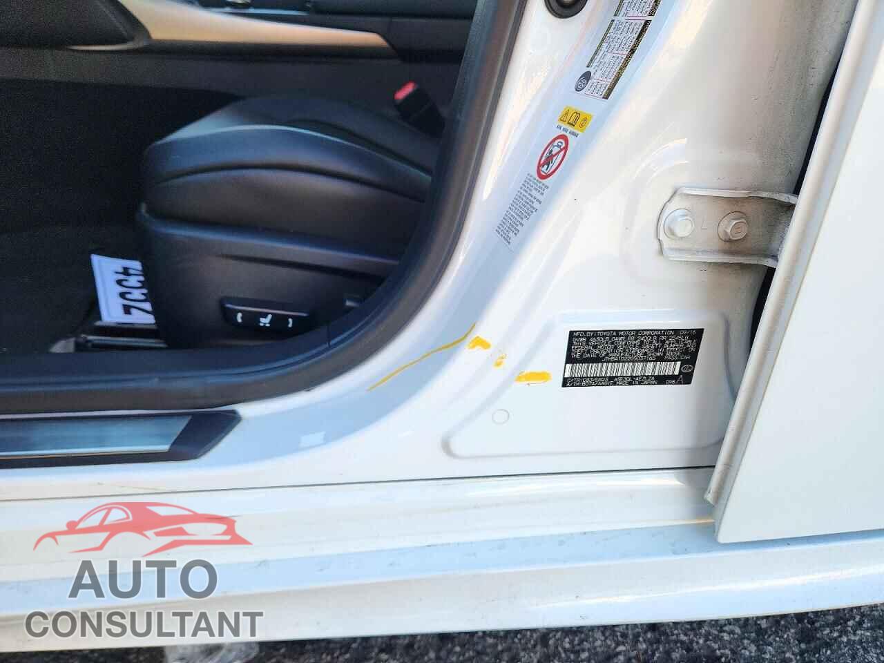 LEXUS IS 2016 - JTHBA1D22G5037165