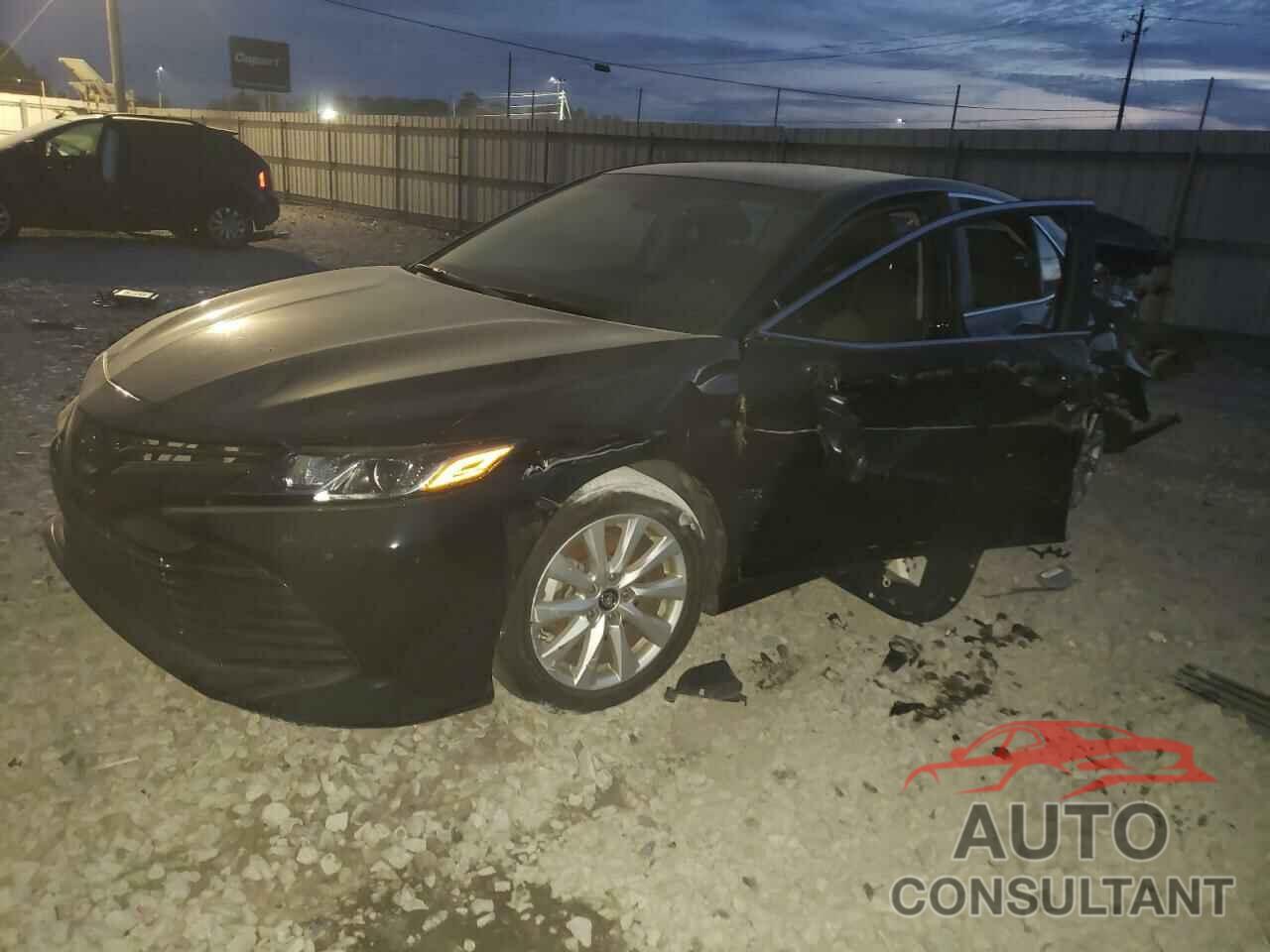 TOYOTA CAMRY 2018 - 4T1B11HK0JU674284