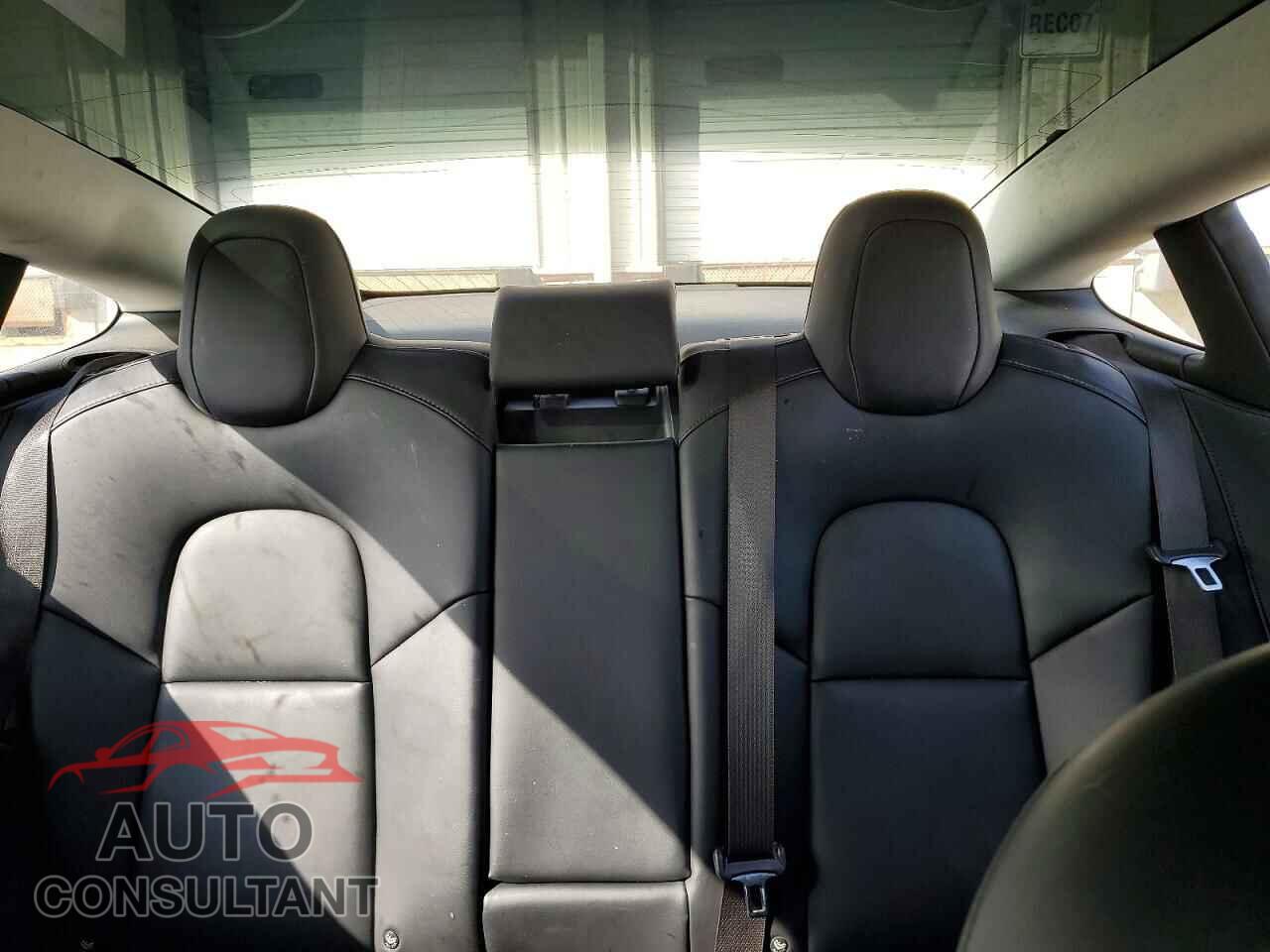 TESLA MODEL 3 2018 - 5YJ3E1EA9JF009367
