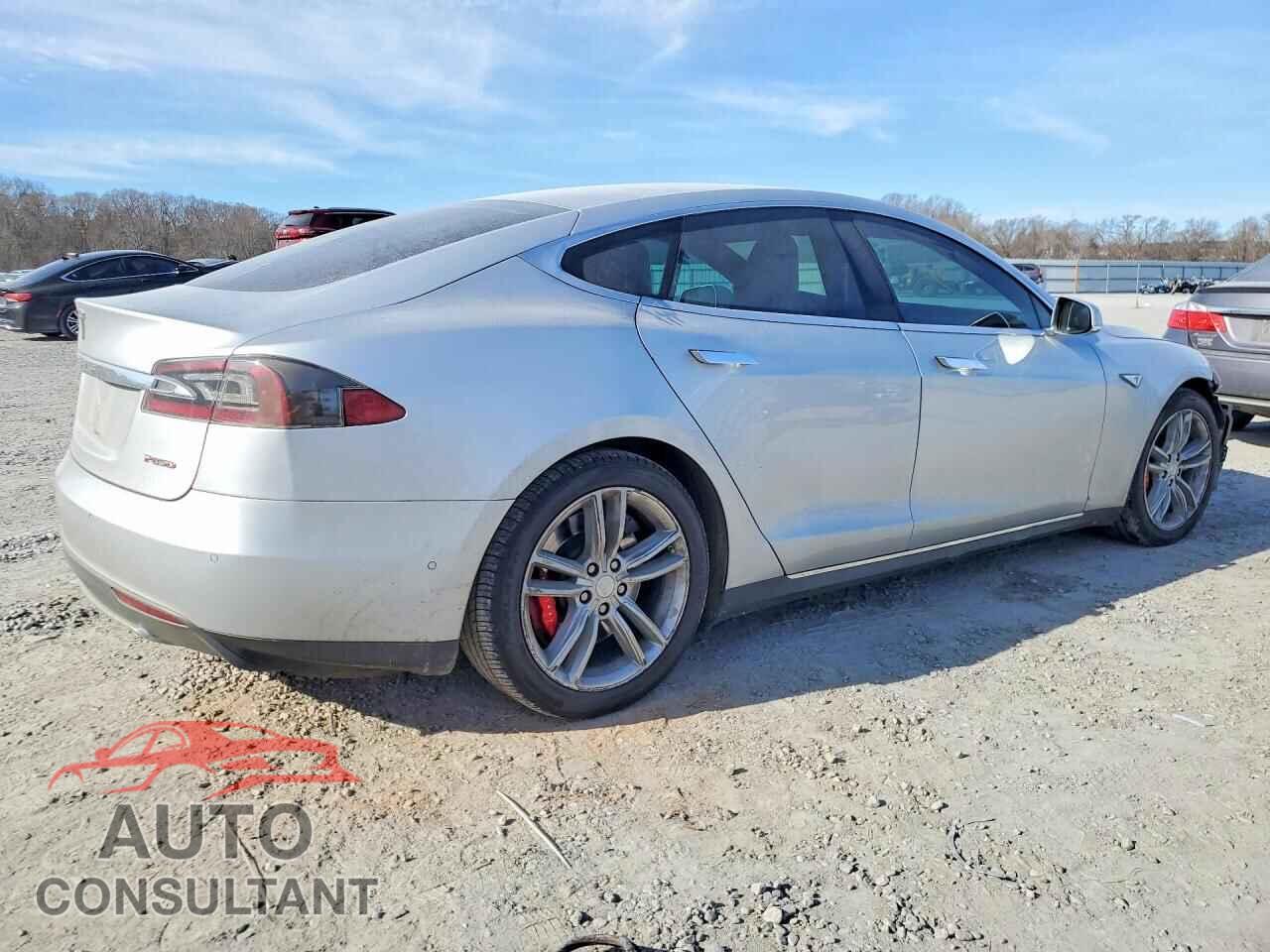TESLA MODEL S 2015 - 5YJSA1E43FF115211