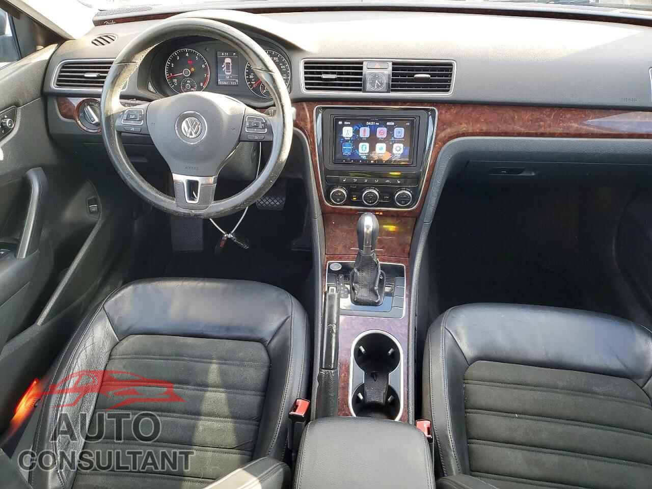 VOLKSWAGEN PASSAT 2013 - 1VWCP7A37DC071093
