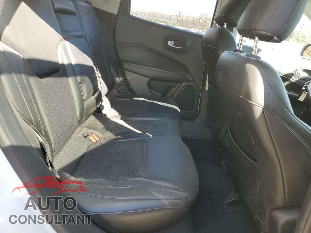 JEEP COMPASS 2018 - 3C4NJDBB3JT492097
