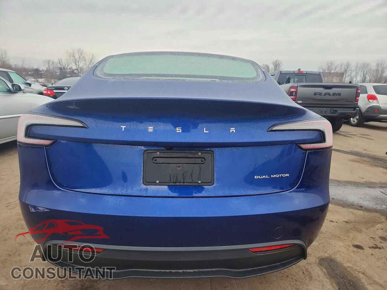 TESLA MODEL 3 2024 - 5YJ3E1EB8RF795585