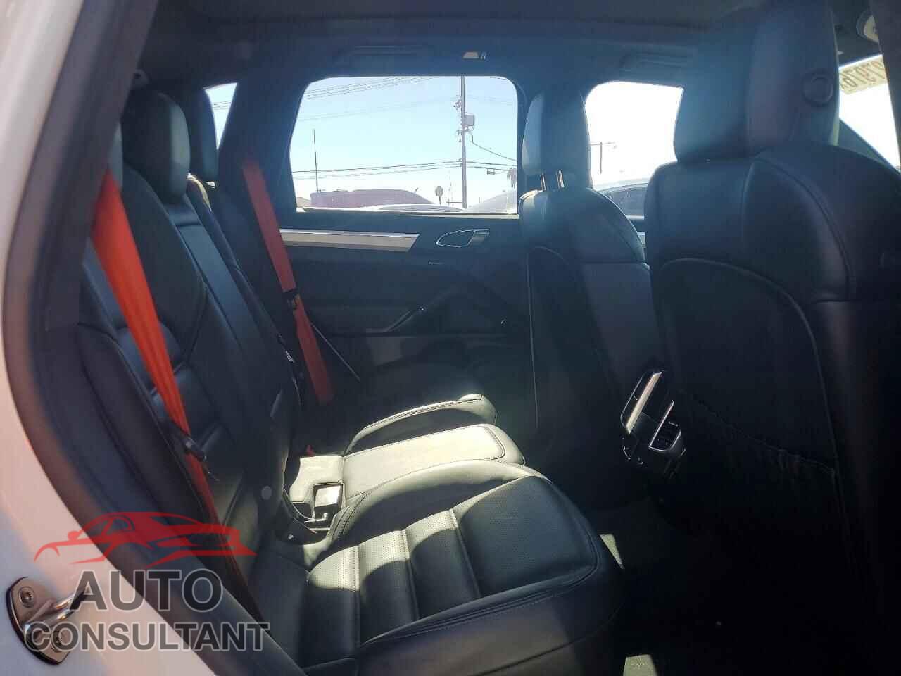 PORSCHE CAYENNE 2016 - WP1AD2A25GLA73036