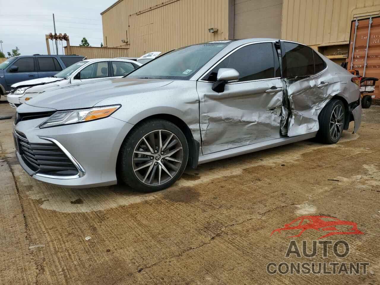TOYOTA CAMRY 2021 - 4T1F11BK1MU036110