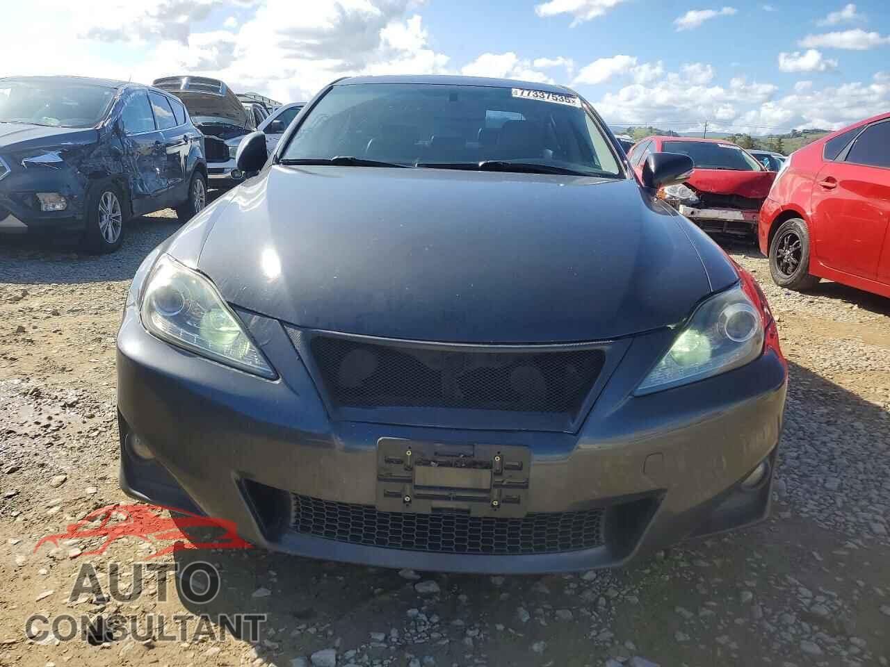 LEXUS IS 2011 - JTHBF5C20B5142564