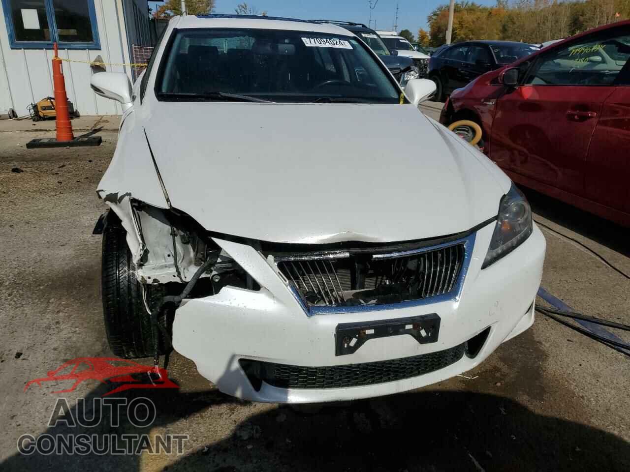 LEXUS IS 2011 - JTHCF5C21B5050626