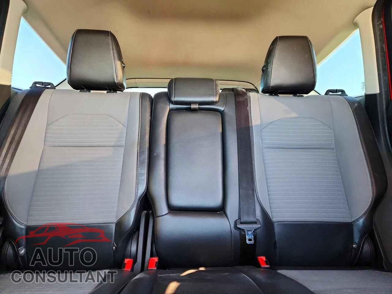 FORD ESCAPE 2017 - 1FMCU0G96HUE71673