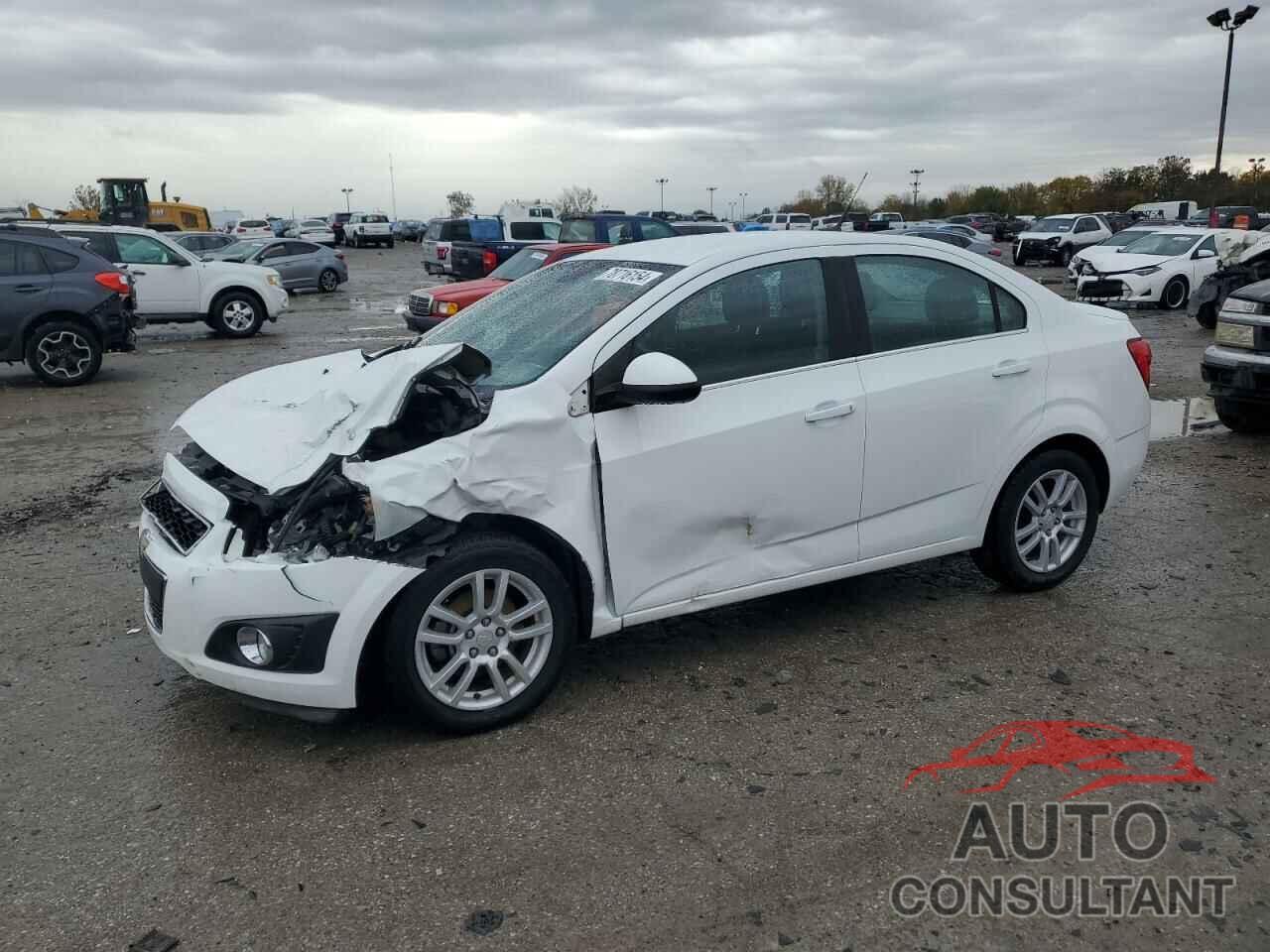 CHEVROLET SONIC 2013 - 1G1JC5SH0D4105849