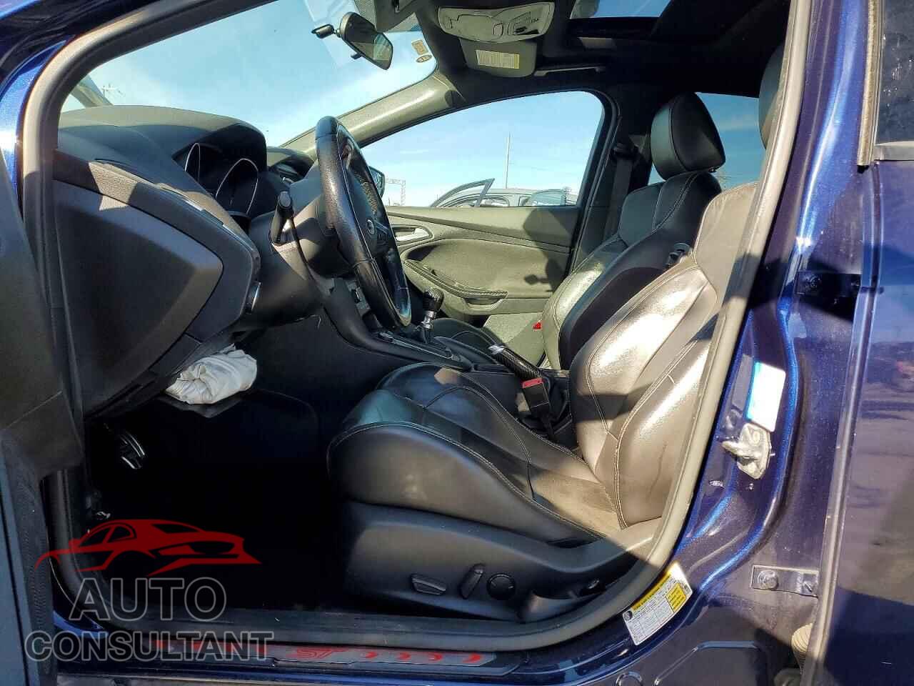 FORD FOCUS 2017 - 1FADP3L90HL237452