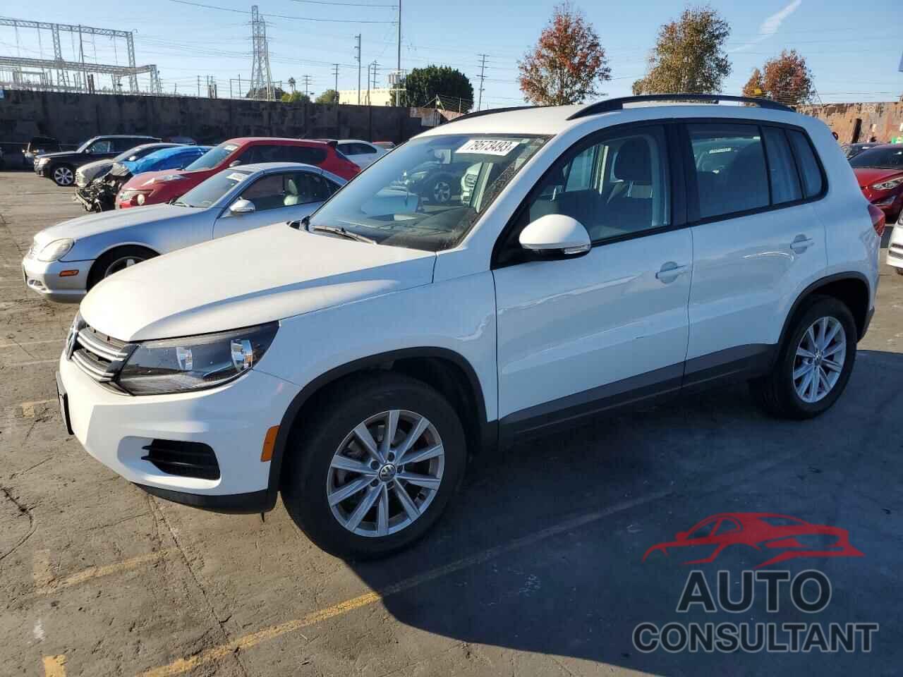 VOLKSWAGEN TIGUAN 2017 - WVGAV7AX5HK046851