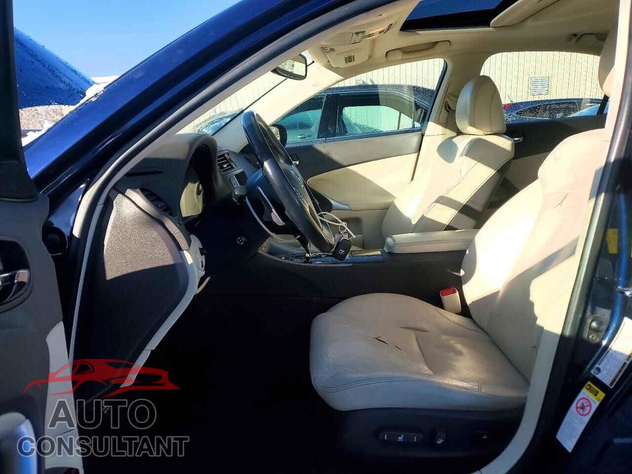 LEXUS IS 2011 - JTHCF5C29B5046713