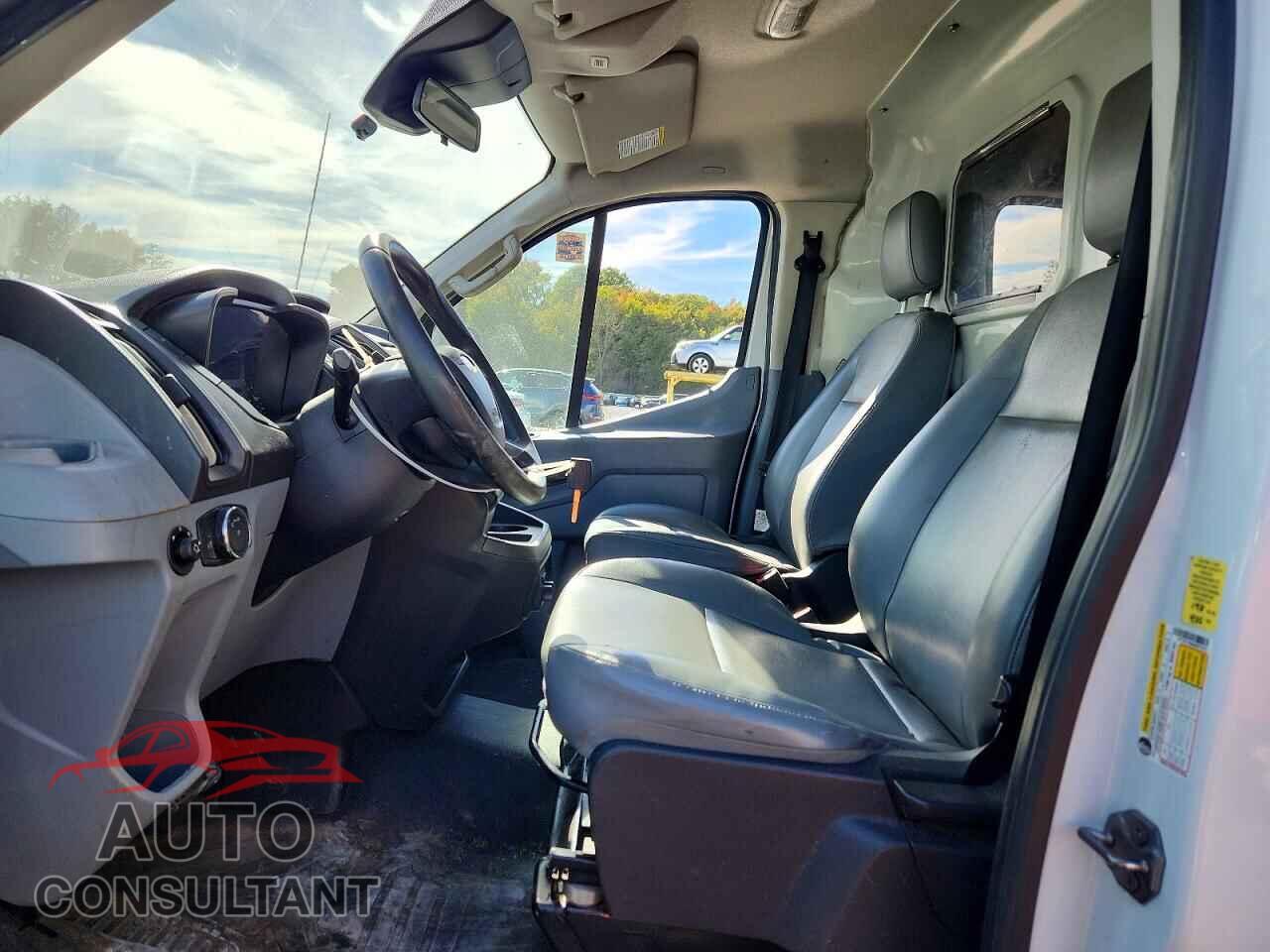 FORD TRANSIT 2019 - 1FTYR1YM6KKB79223