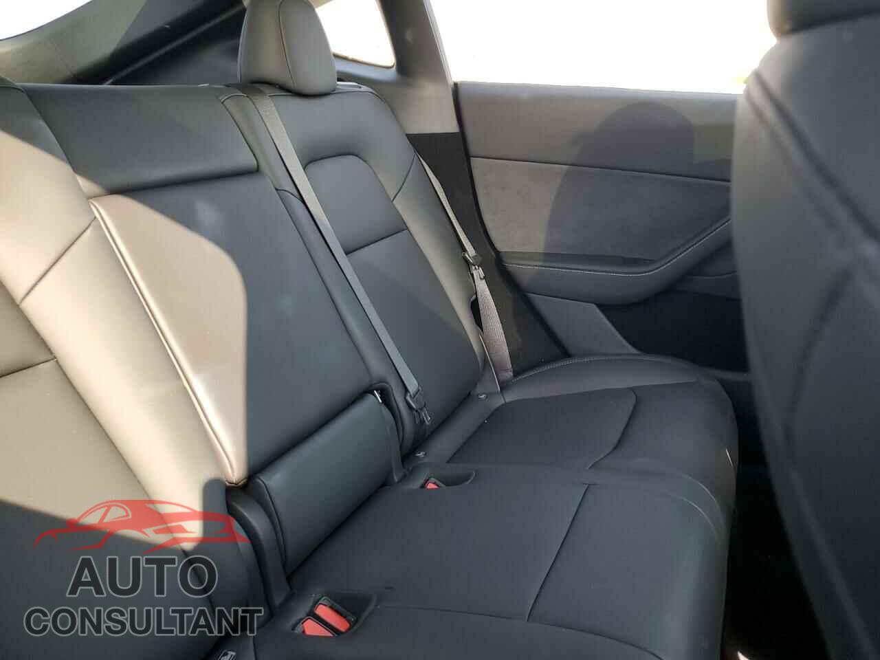 TESLA MODEL Y 2024 - 7SAYGDEE0RA299109