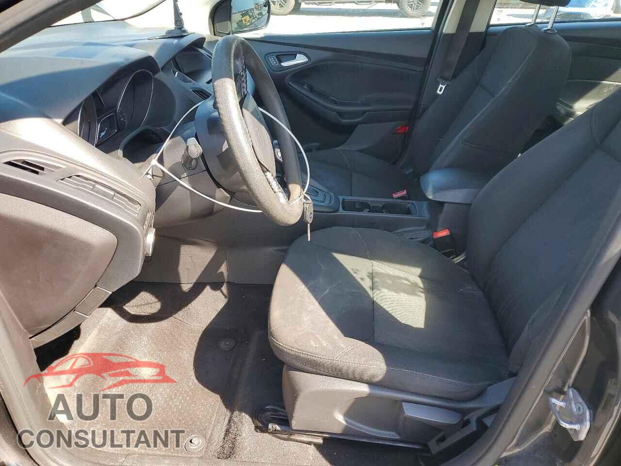 FORD FOCUS 2017 - 1FADP3F22HL338264