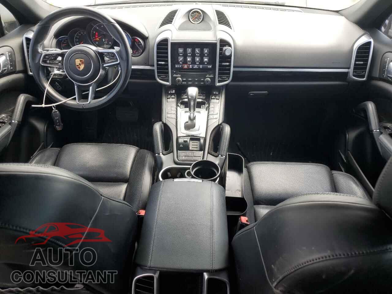 PORSCHE CAYENNE 2017 - WP1AA2A27HKA83826