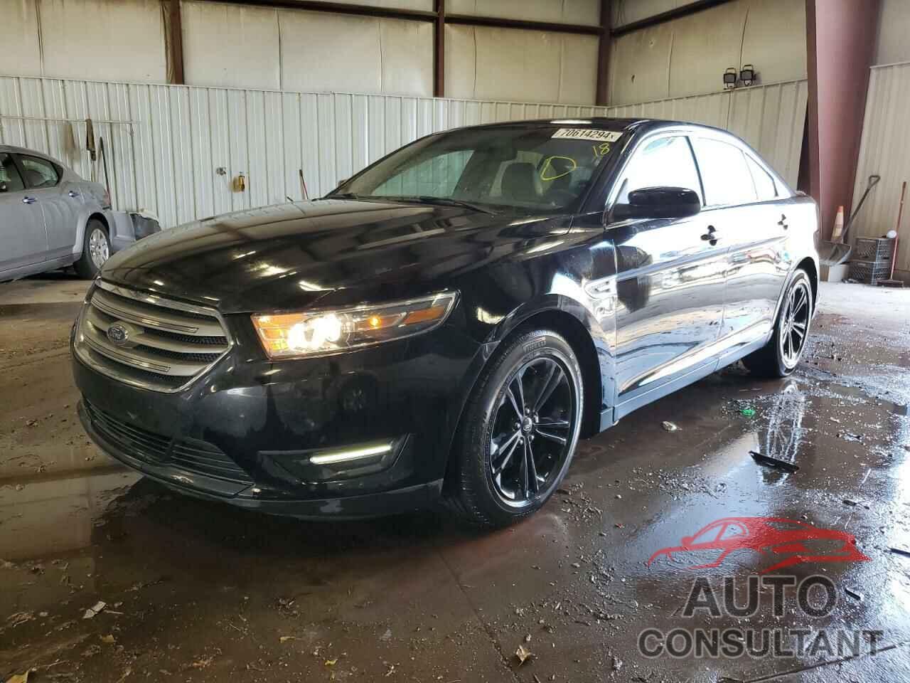 FORD TAURUS 2018 - 1FAHP2E88JG135640