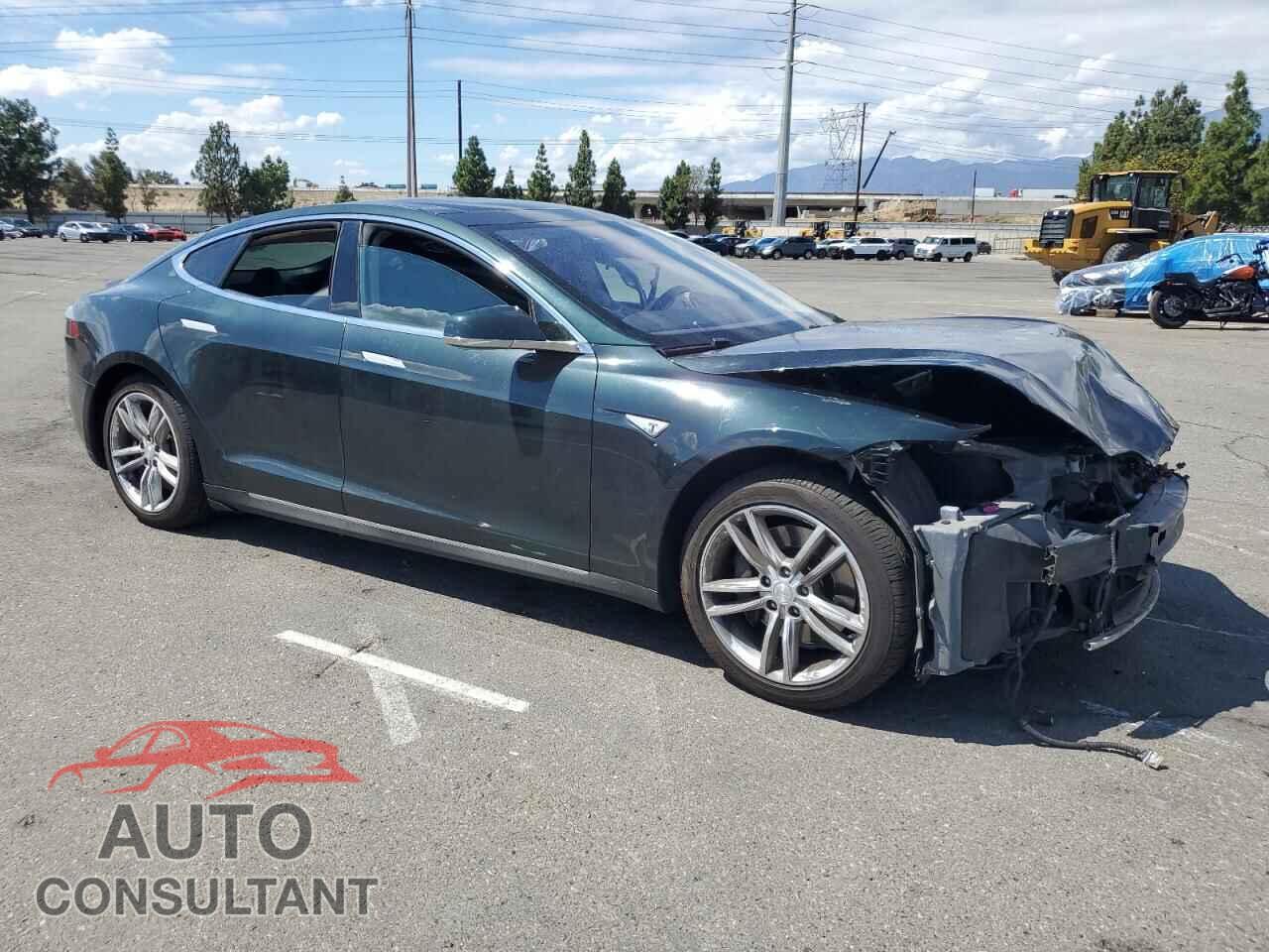 TESLA MODEL S 2013 - 5YJSA1DP8DFP04280