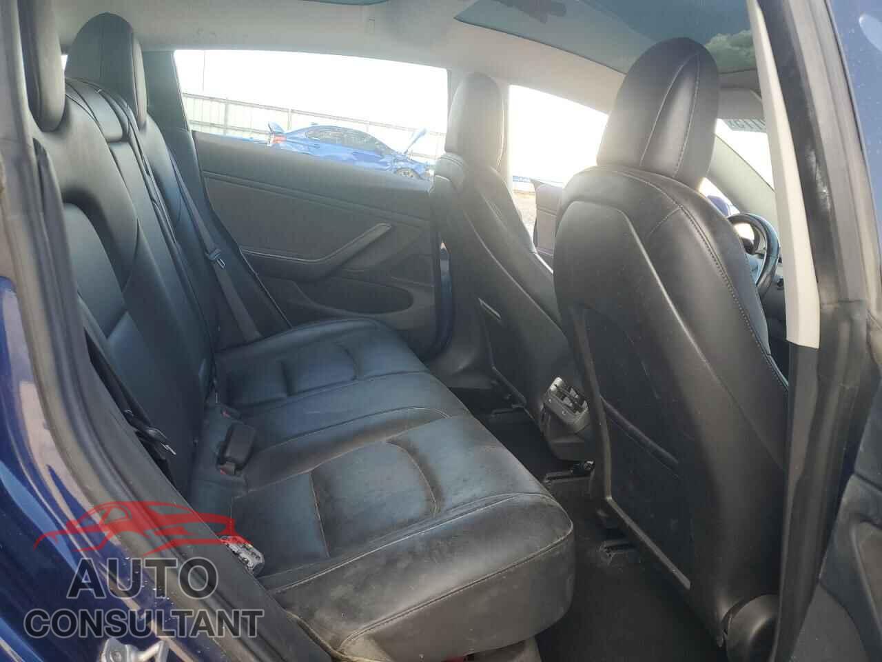 TESLA MODEL 3 2018 - 5YJ3E1EB0JF064752