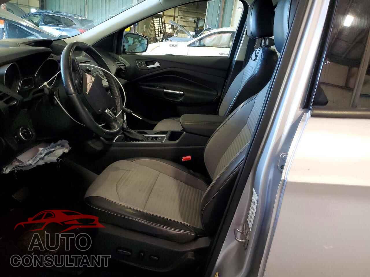 FORD ESCAPE 2017 - 1FMCU9G99HUB27131