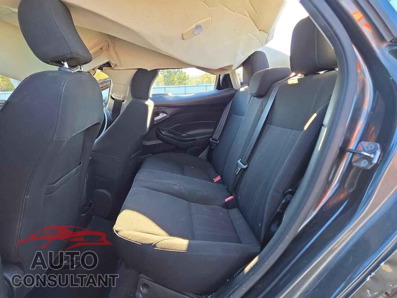 FORD FOCUS 2015 - 1FADP3F24FL209083