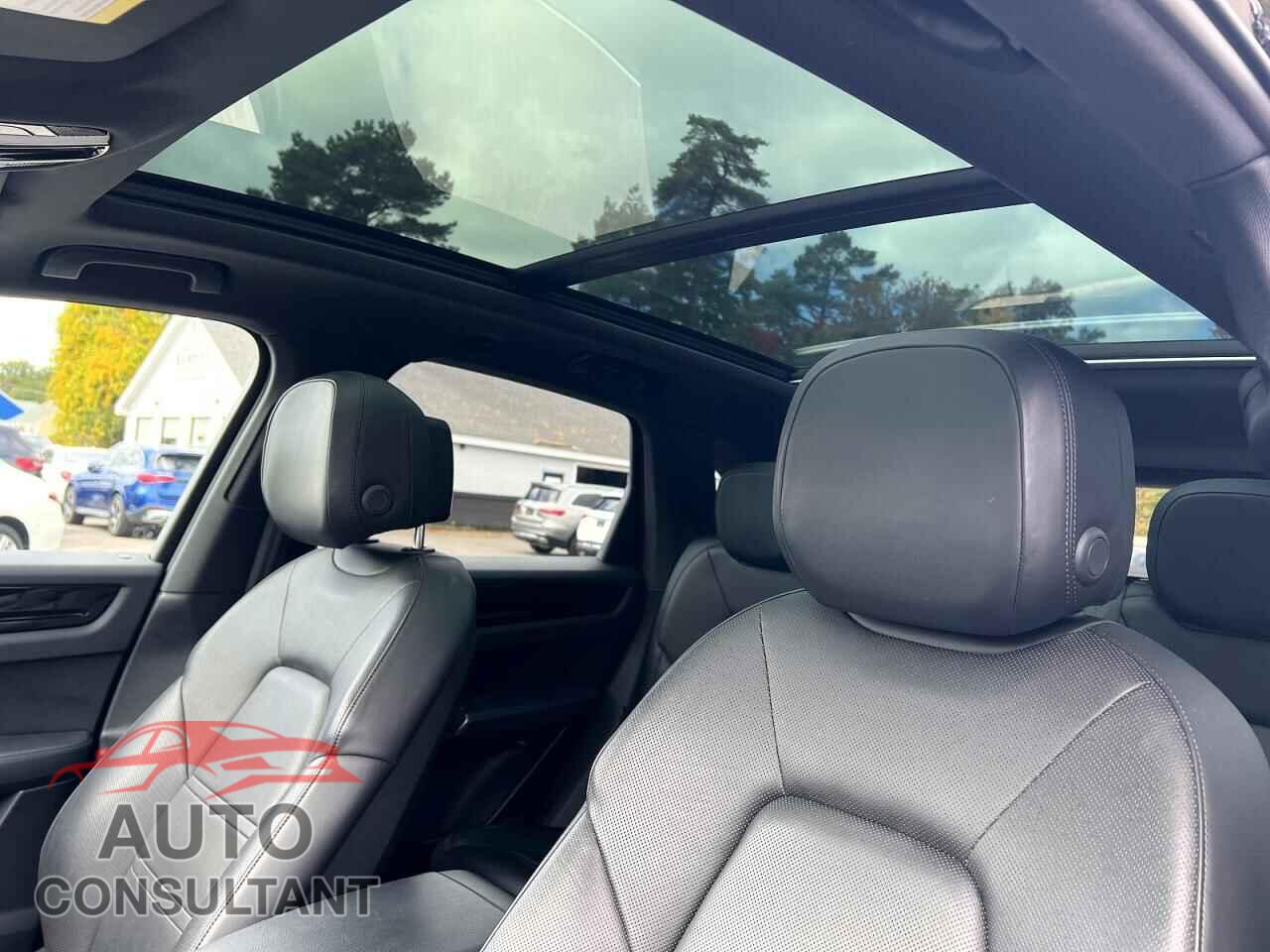 PORSCHE CAYENNE 2019 - WP1AE2AY0KDA52163