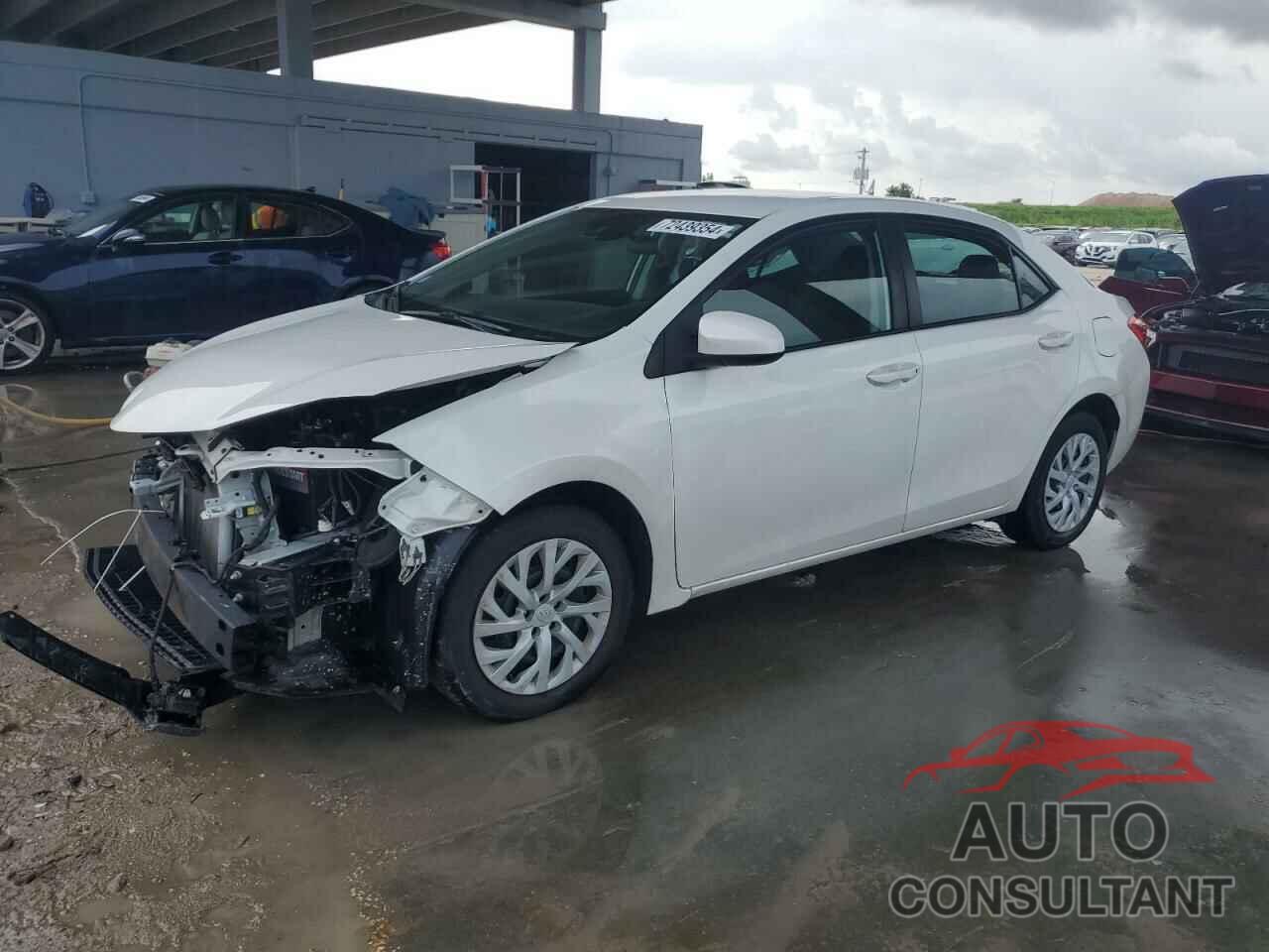 TOYOTA COROLLA 2018 - 5YFBURHE4JP854224