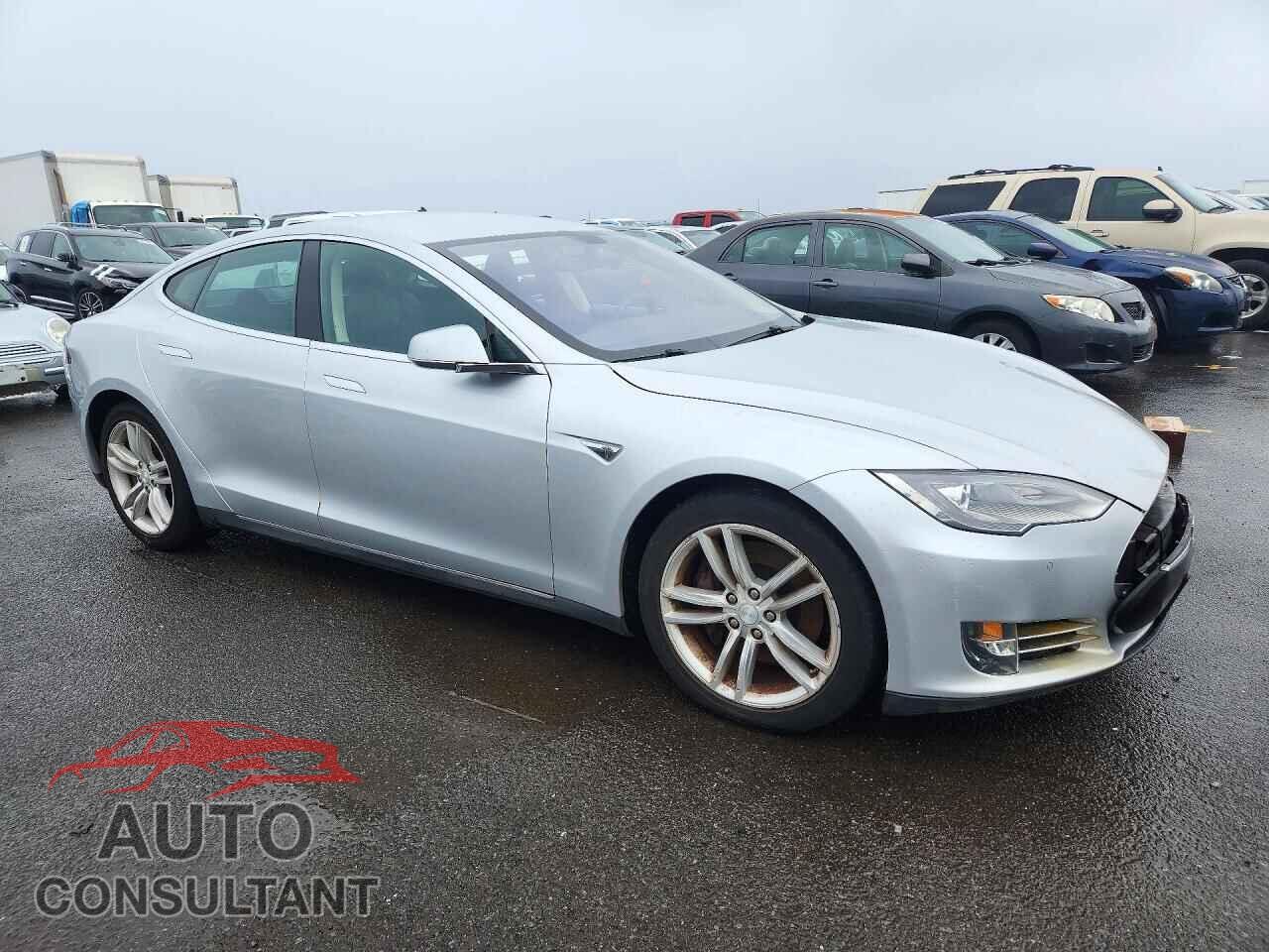TESLA MODEL S 2013 - 5YJSA1CGXDFP22779