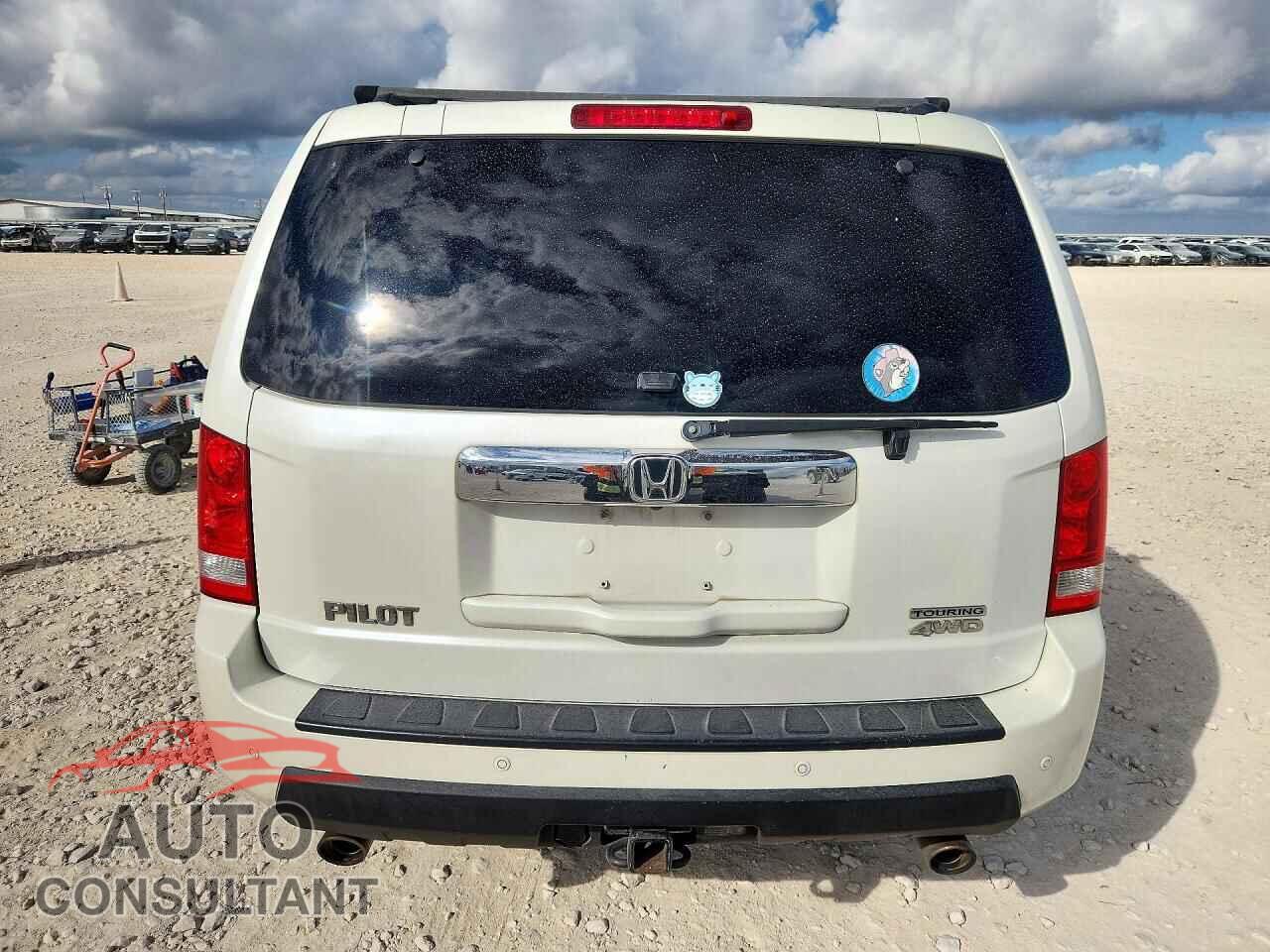 HONDA PILOT 2011 - 5FNYF4H96BB048697