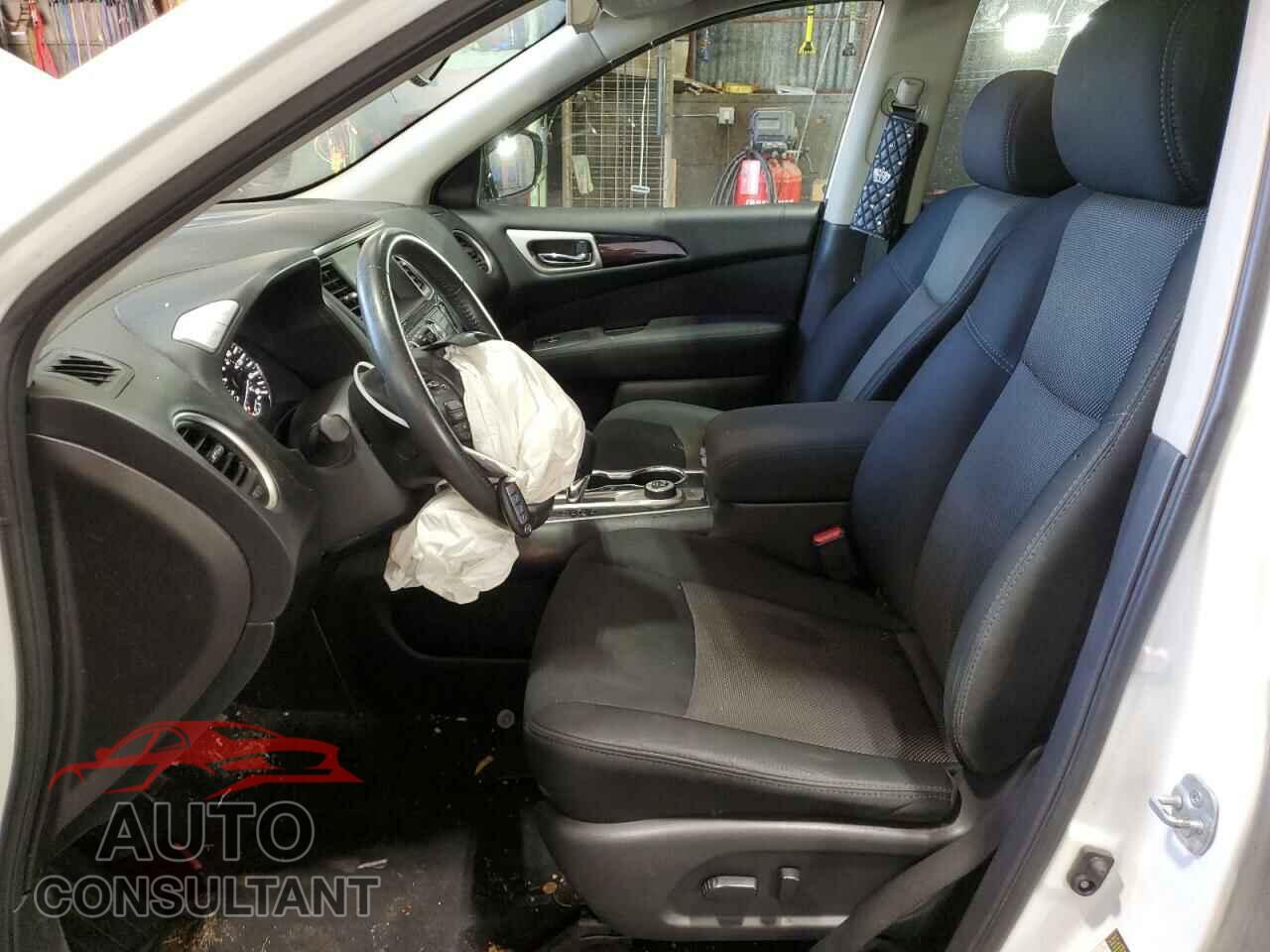 NISSAN PATHFINDER 2017 - 5N1DR2MMXHC603415