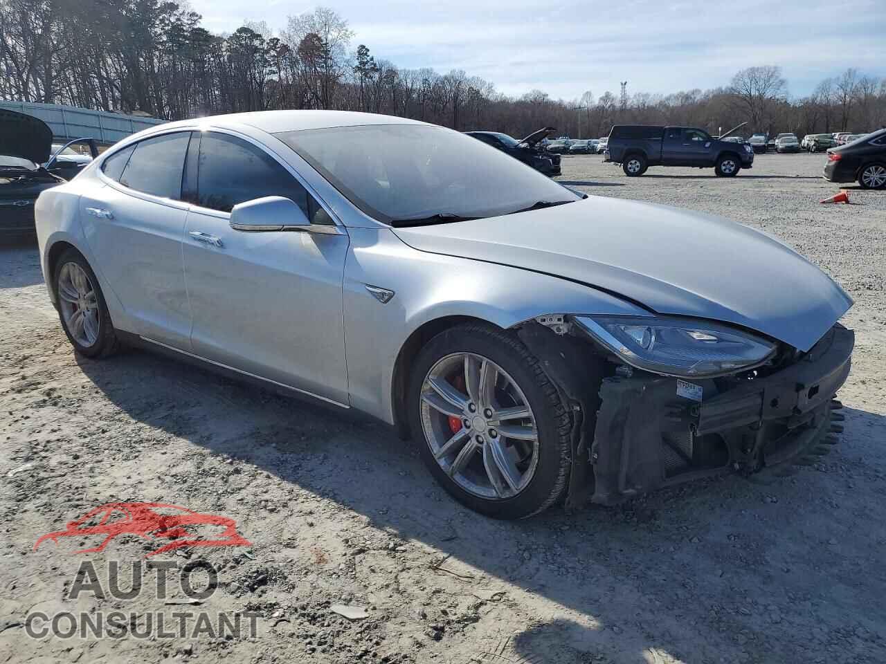 TESLA MODEL S 2015 - 5YJSA1E43FF115211