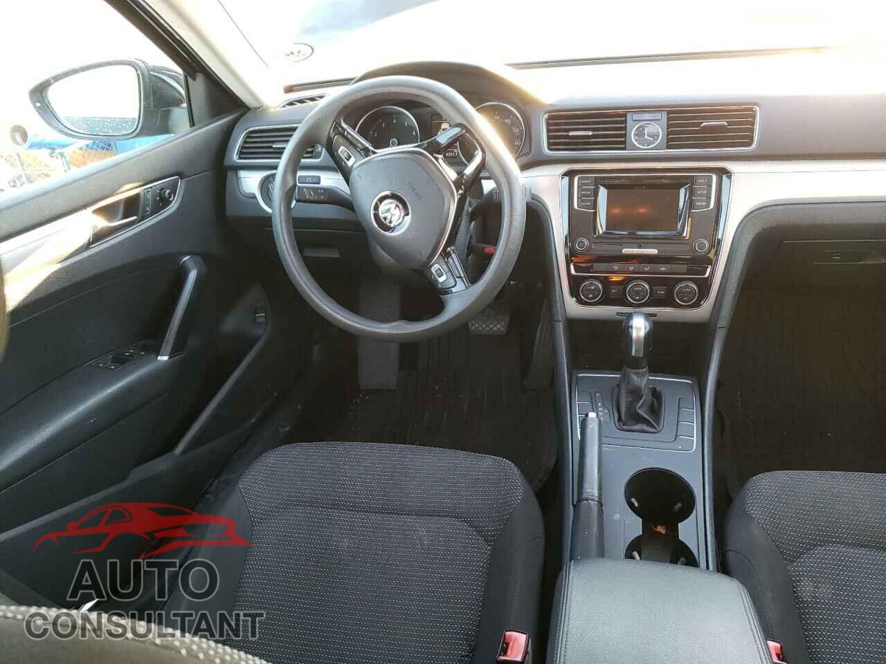 VOLKSWAGEN PASSAT 2017 - 1VWAT7A38HC015110