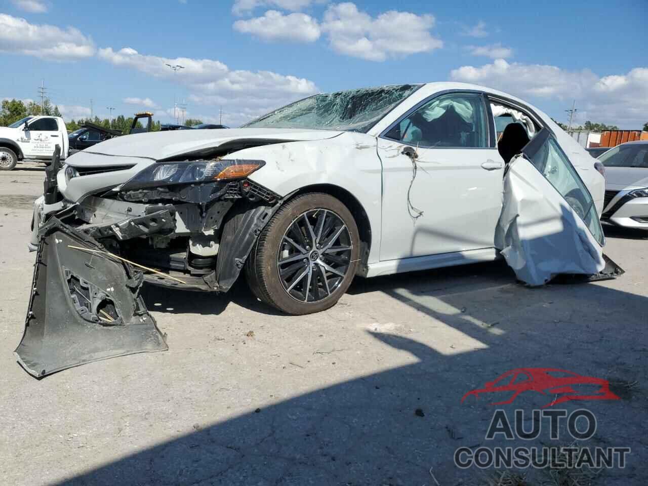 TOYOTA CAMRY 2022 - 4T1G11AK0NU033710