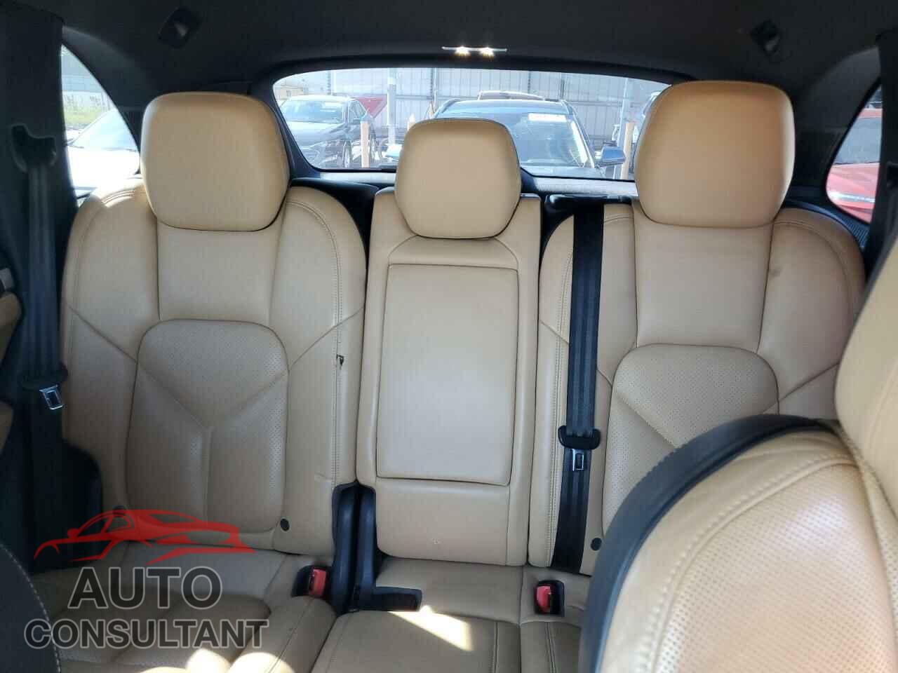 PORSCHE CAYENNE 2016 - WP1AA2A24GLA00880