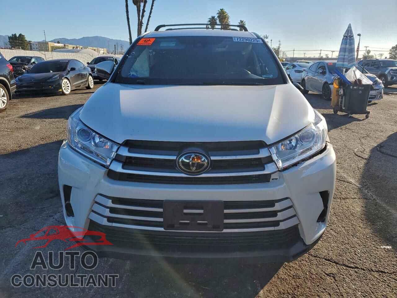 TOYOTA HIGHLANDER 2017 - 5TDZARFH3HS031032