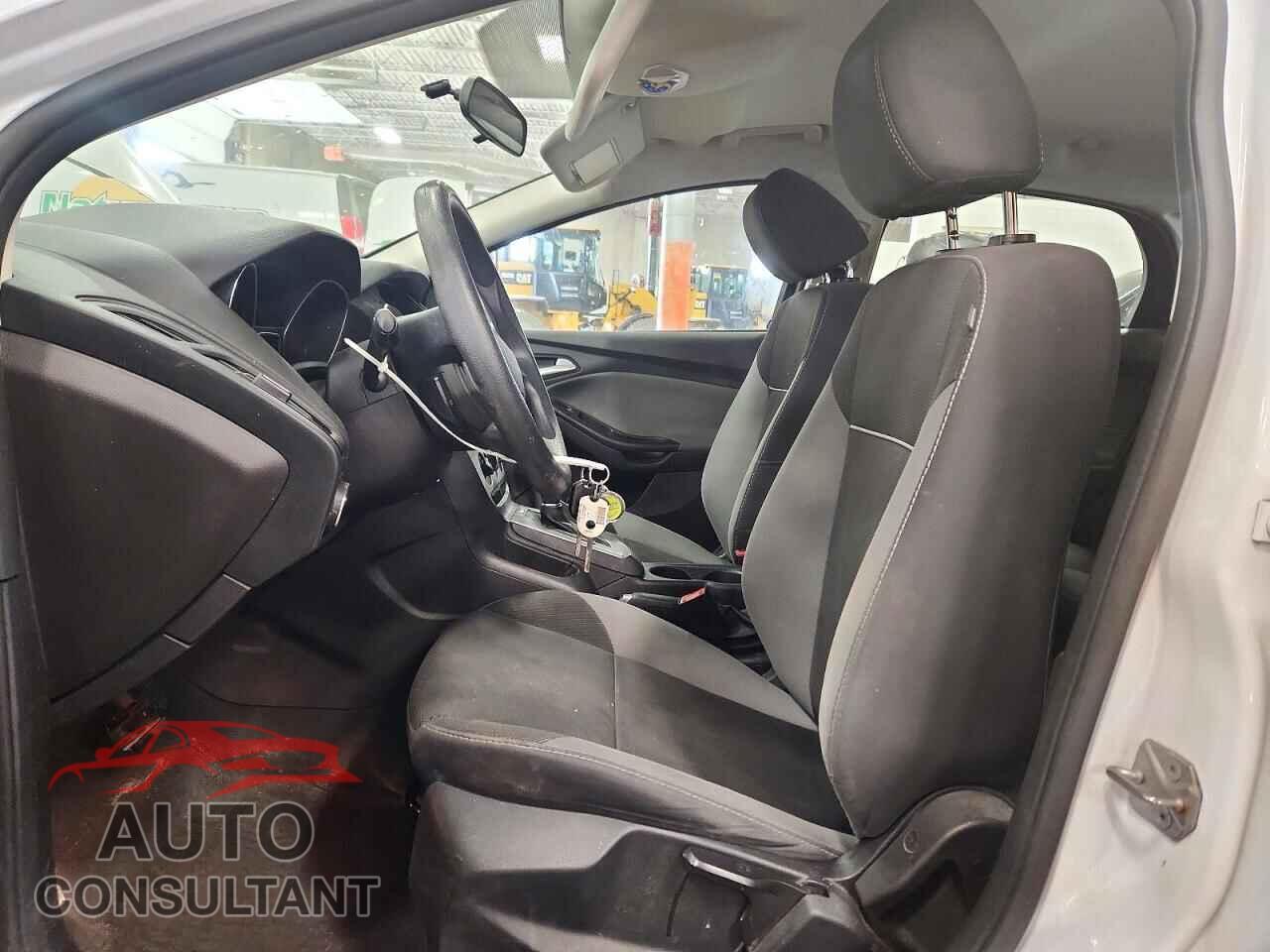 FORD FOCUS 2014 - 1FADP3F29EL299989
