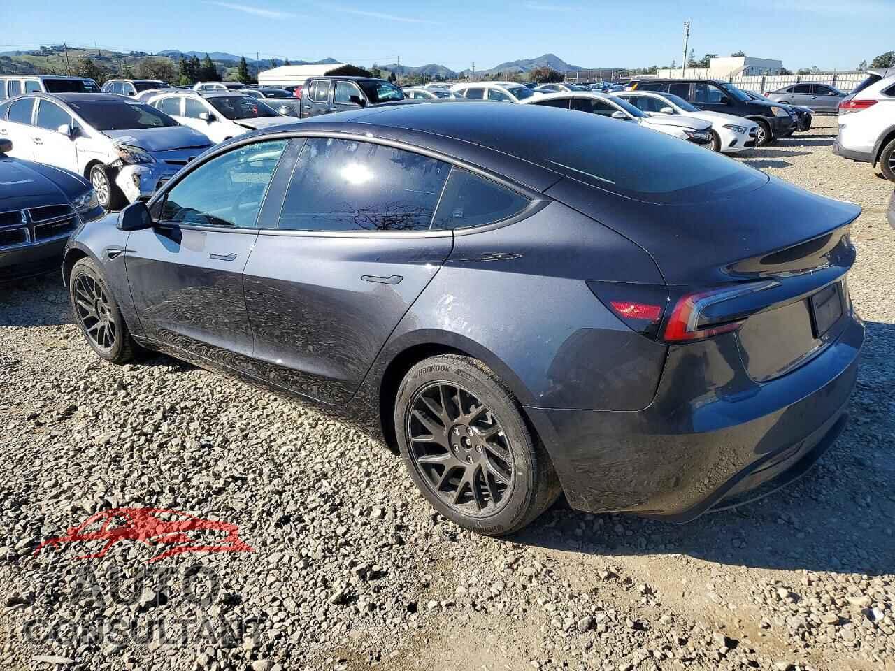 TESLA MODEL 3 2024 - 5YJ3E1EA9RF736469