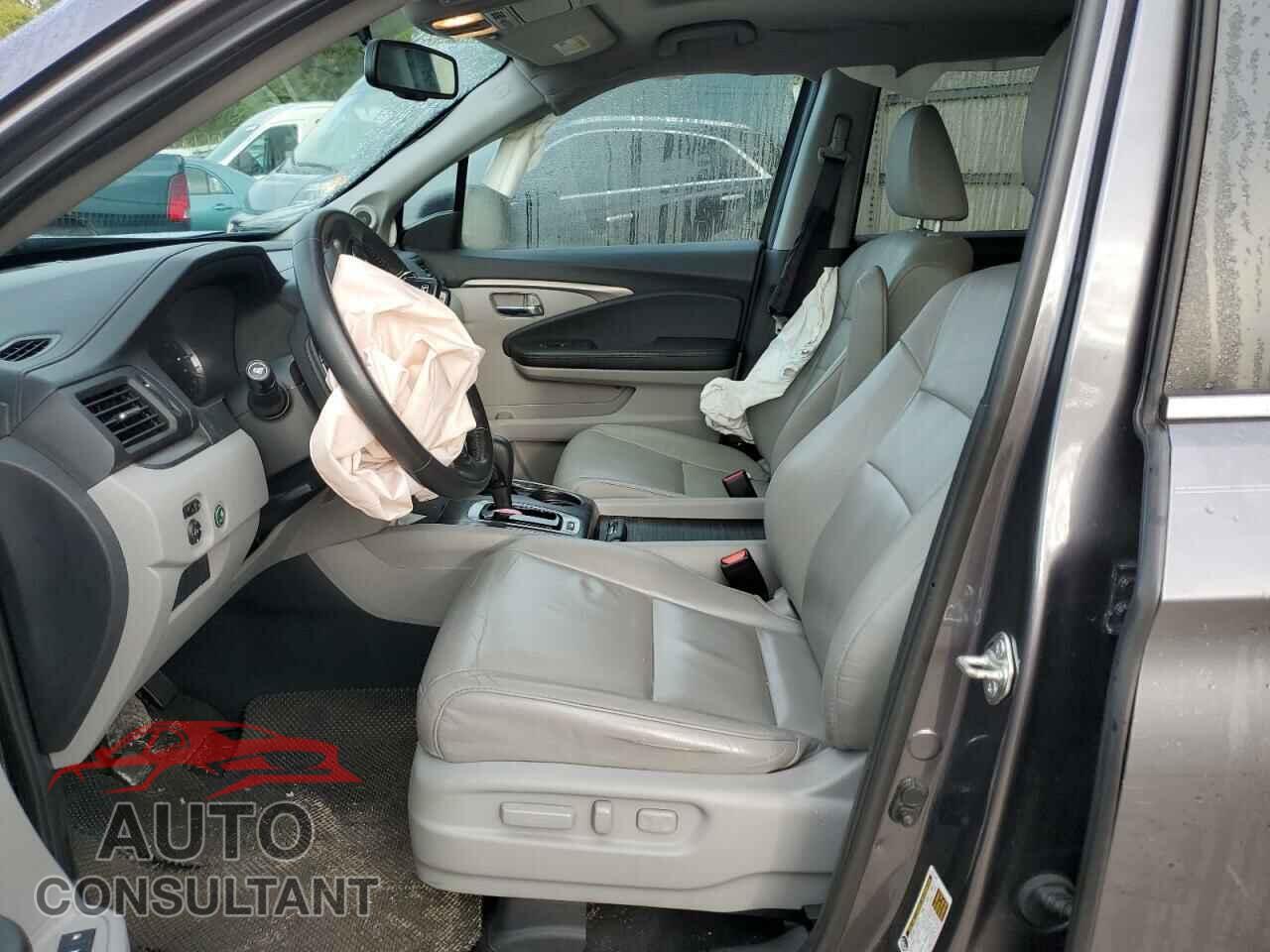 HONDA PILOT 2017 - 5FNYF6H79HB059597